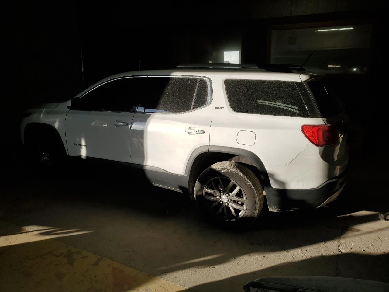 2017 GMC Acadia VIN 1GKKNMLS6HZ143903 Copart auction photo, minor dent/scratches damage thumbnail 2