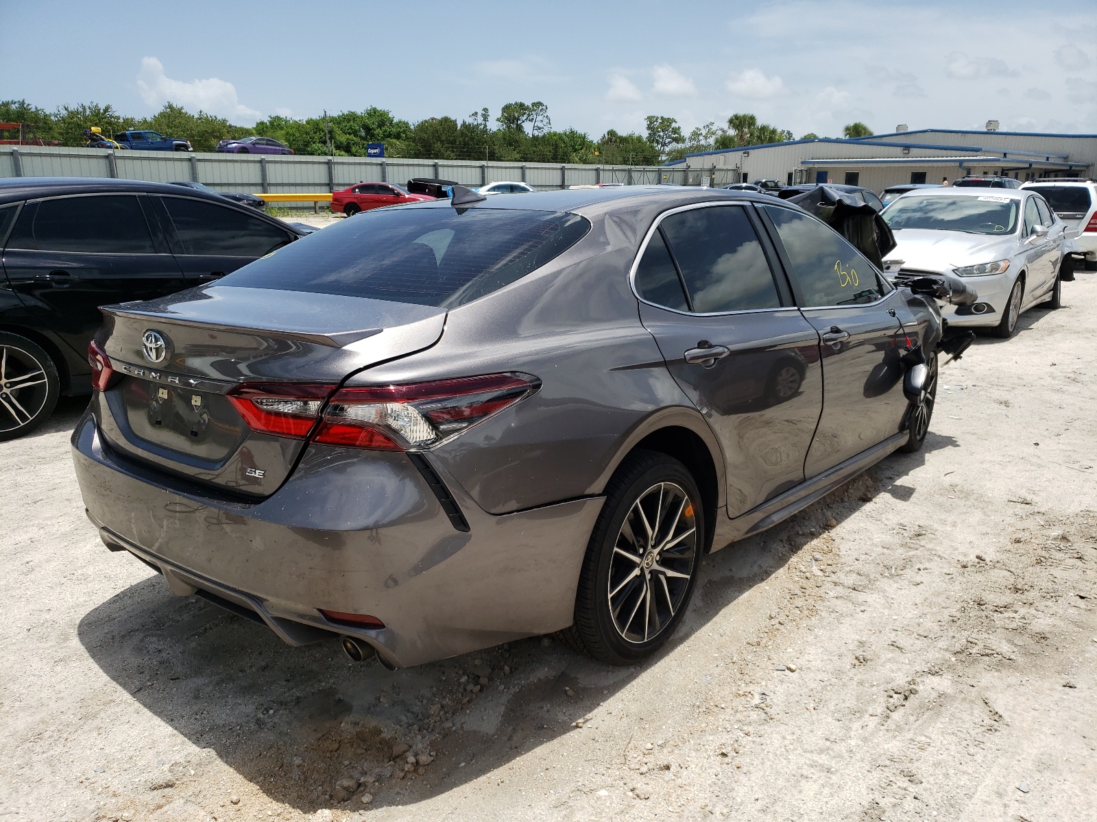 2021 Toyota Camry VIN 4T1G11AK1MU515276 Copart auction photo, front end / side damage thumbnail 4