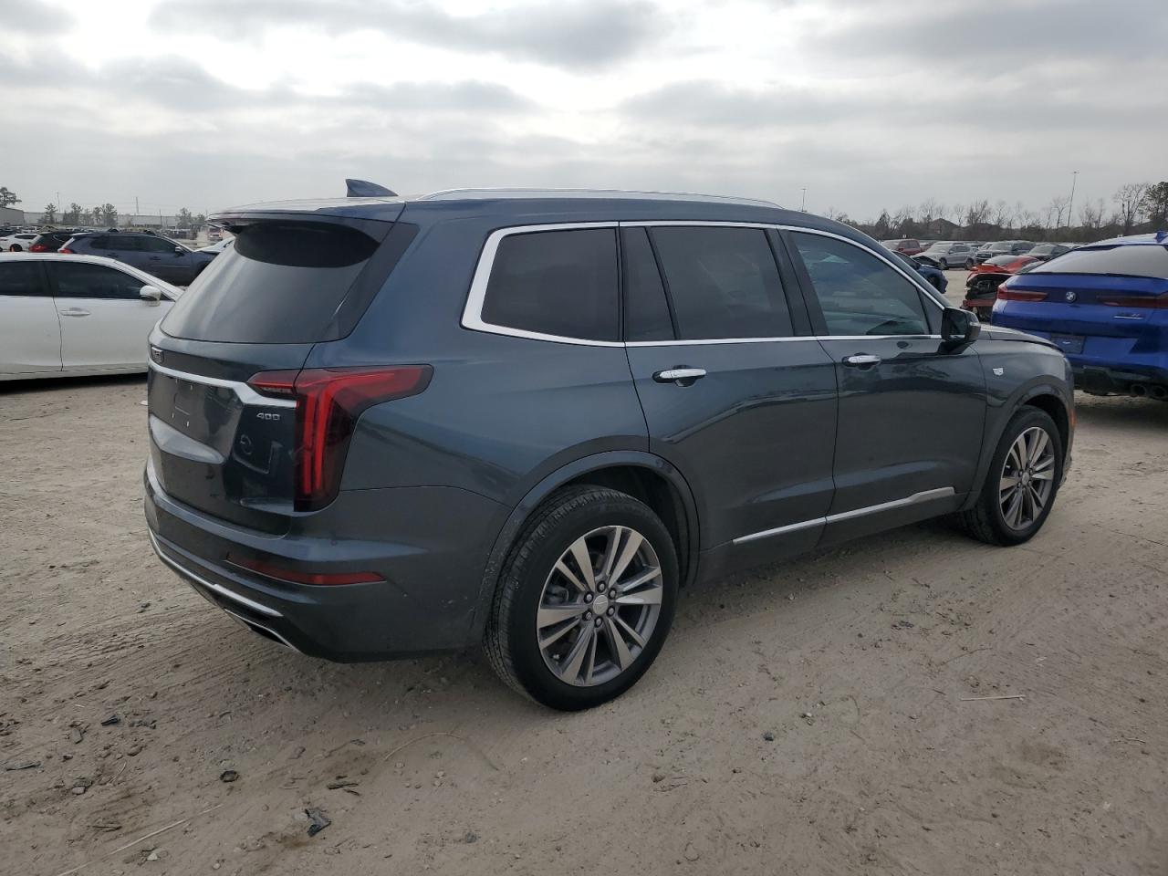 2021 Cadillac XT6 VIN 1GYKPCRS4MZ147444 Copart auction photo, water/flood / minor dent/scratches damage thumbnail 3