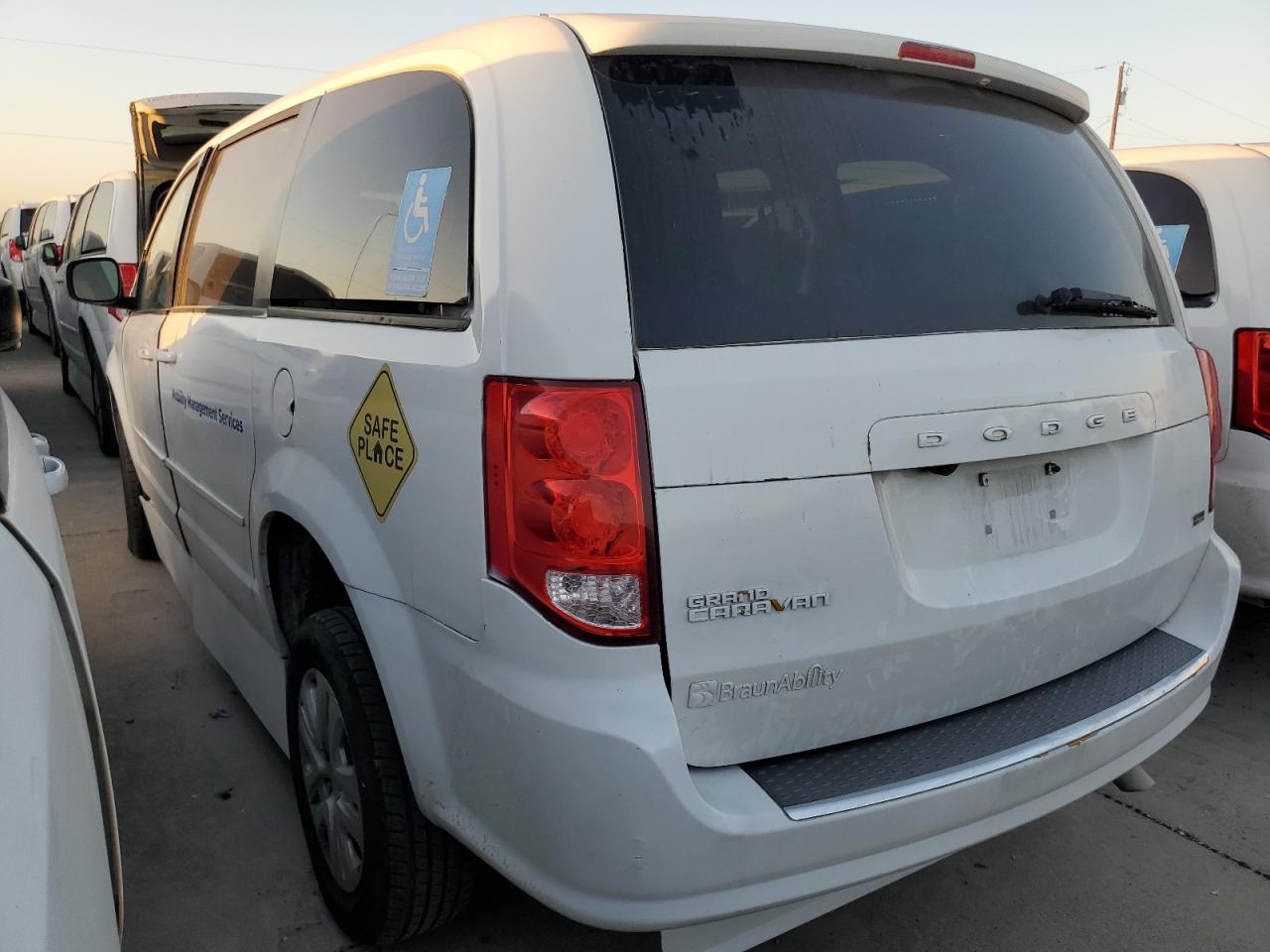 2017 Dodge Caravan VIN 2C4RDGBGXHR768035 Copart auction photo, minor dent/scratches damage thumbnail 2