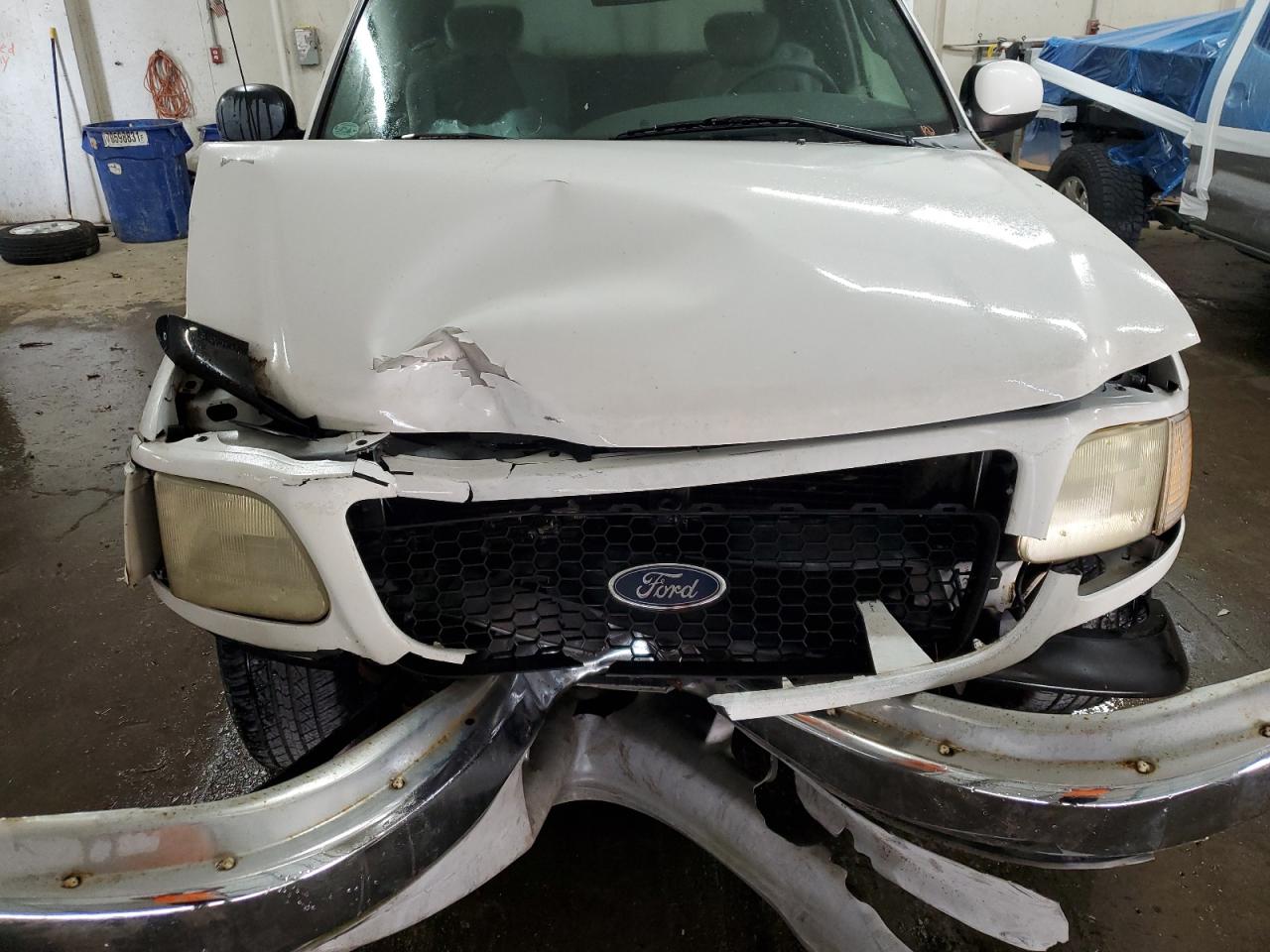 2002 Ford F-150 VIN 1FTRX17252NA96584 Copart auction photo, front end / minor dent/scratches damage thumbnail 12