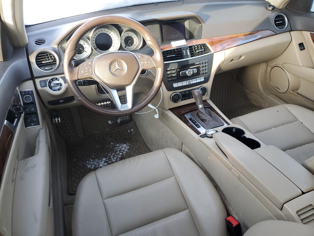 2013 Mercedes-Benz C-klasse VIN WDDGF8AB8DA762896 Copart auction photo, rear end / minor dent/scratches damage thumbnail 8