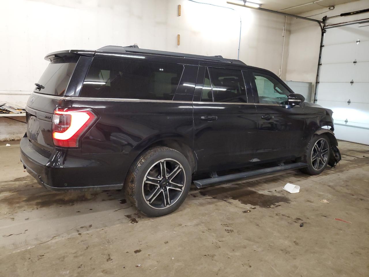 2019 Ford Expedition VIN 1FMJK2ATXKEA05985 Copart auction photo, front end damage thumbnail 3
