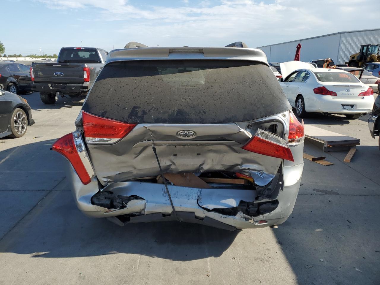 2011 Toyota Sienna VIN 5TDYK3DC4BS001607 Copart auction photo, all over damage thumbnail 6