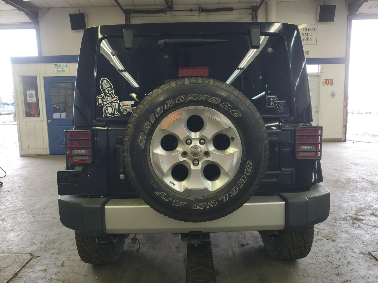 2015 Jeep Wrangler VIN 1C4BJWEG5FL515243 Copart auction photo, front end / side damage thumbnail 6
