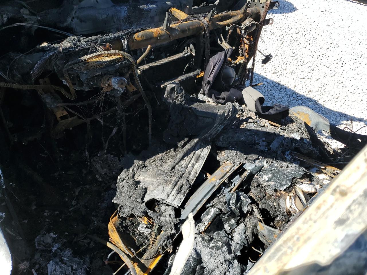 2022 GMC Sierra VIN 3GTU9FEL9NG180644 Copart auction photo, burn damage thumbnail 8