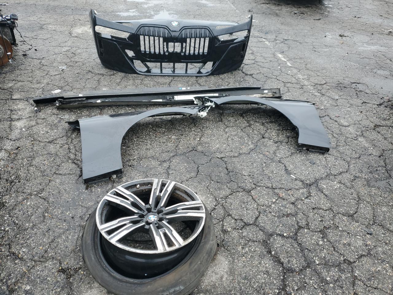 2023 BMW 7er VIN WBA33EJ02PCL89231 Copart auction photo, front end / minor dent/scratches damage thumbnail 12