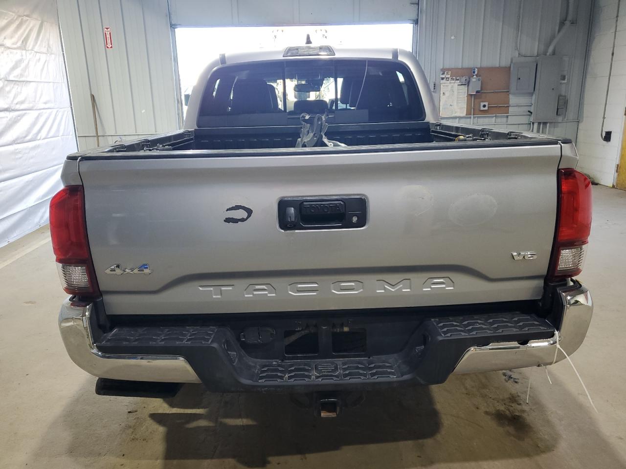 2022 Toyota Tacoma VIN 3TYCZ5ANXNT067966 Copart auction photo, front end / minor dent/scratches damage thumbnail 6