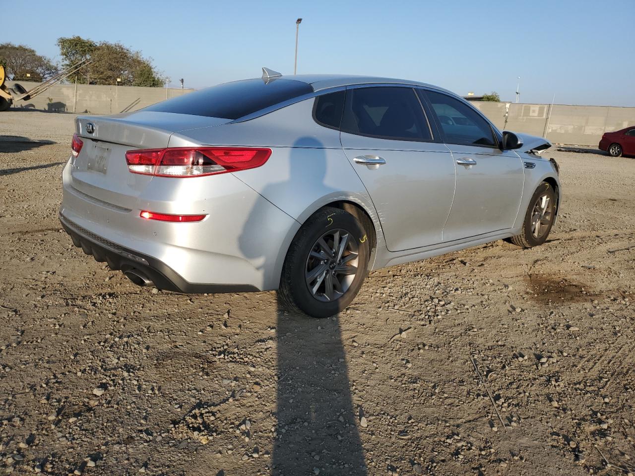 2019 KIA Optima VIN 5XXGT4L35KG335579 Copart auction photo, front end damage thumbnail 3