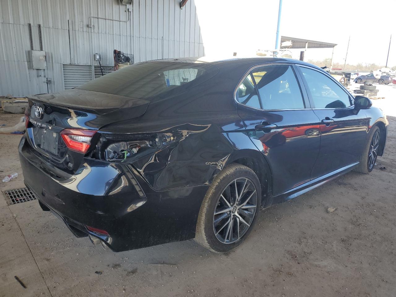 2022 Toyota Camry VIN 4T1G11AK4NU631931 Copart auction photo, front end / side damage thumbnail 3