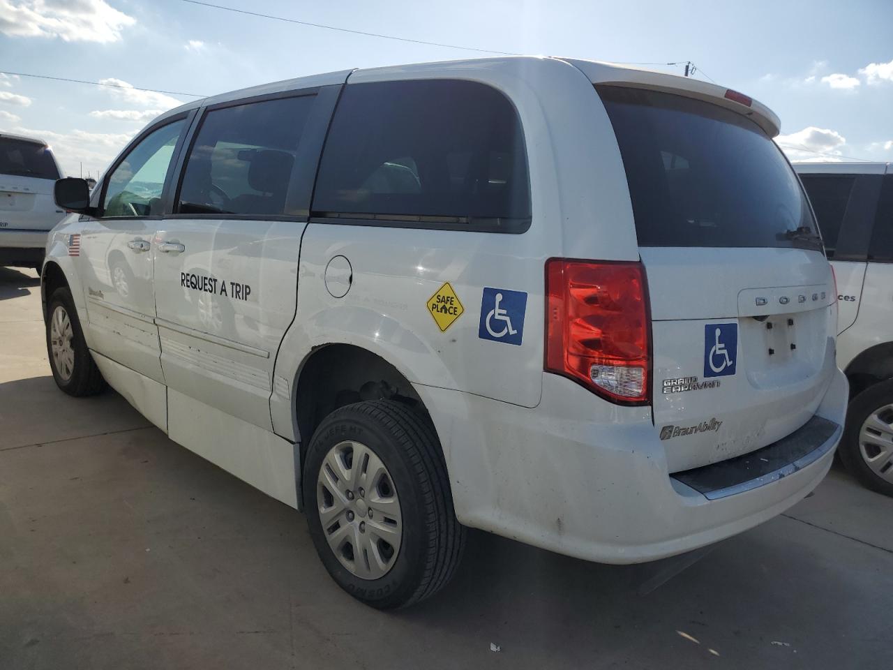 2017 Dodge Caravan VIN 2C4RDGBG9HR762212 Copart auction photo, minor dent/scratches damage thumbnail 2