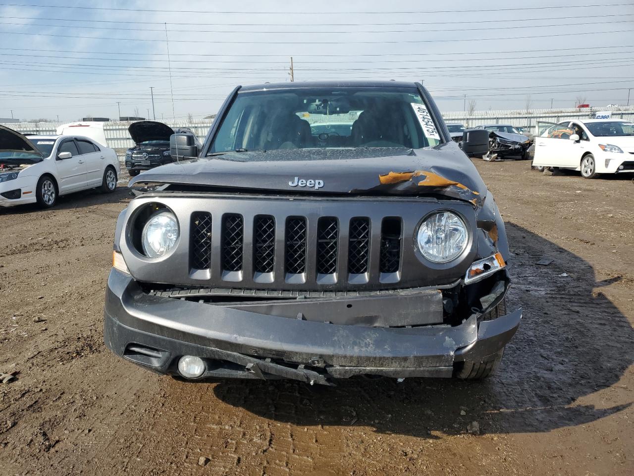 2016 Jeep Liberty (Patriot) VIN 1C4NJRBB5GD572951 Copart auction photo, front end / minor dent/scratches damage thumbnail 5