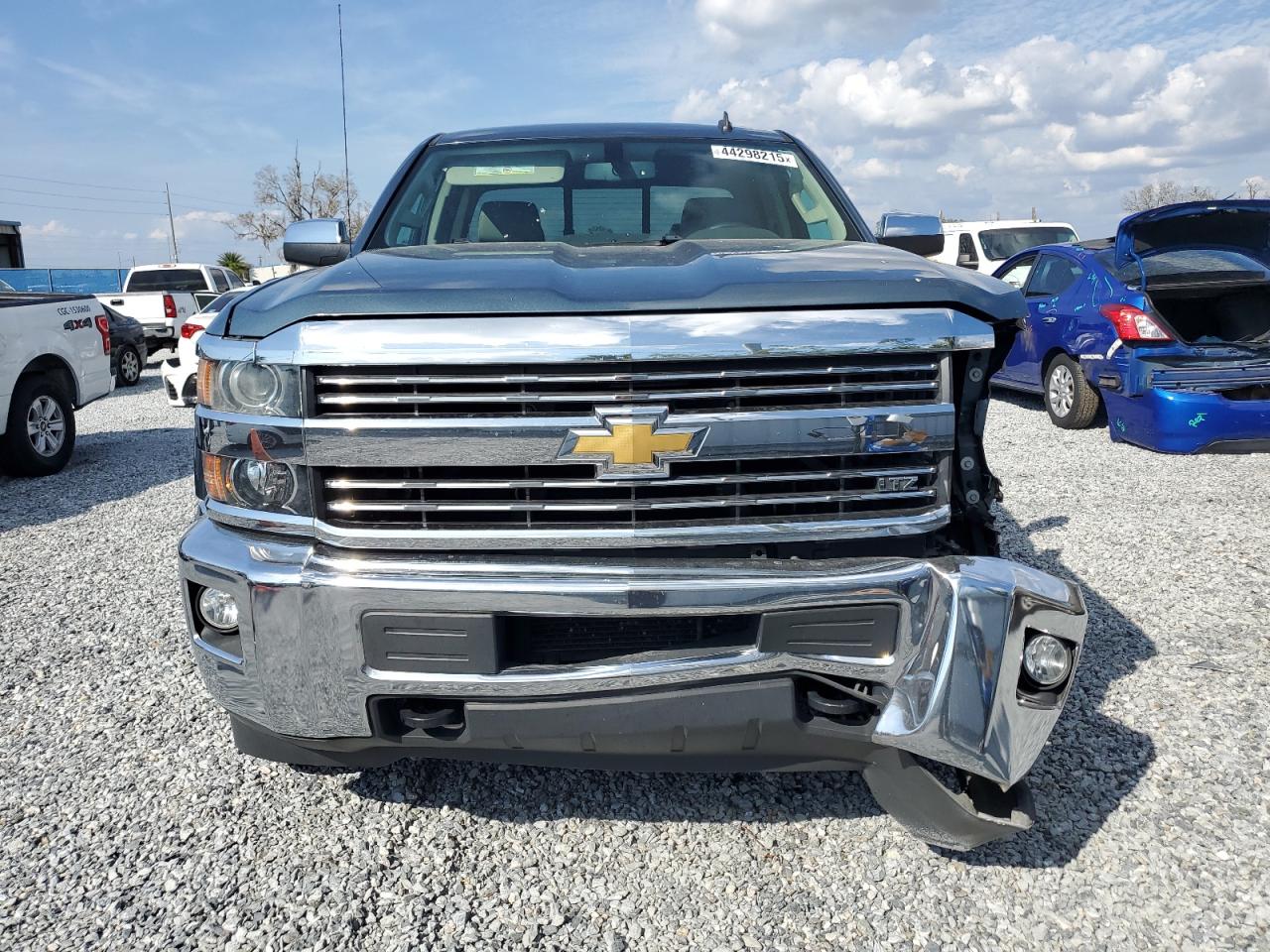 2015 Chevrolet Silverado VIN 1GC2KWE88FZ125840 Copart auction photo, front end / side damage thumbnail 5