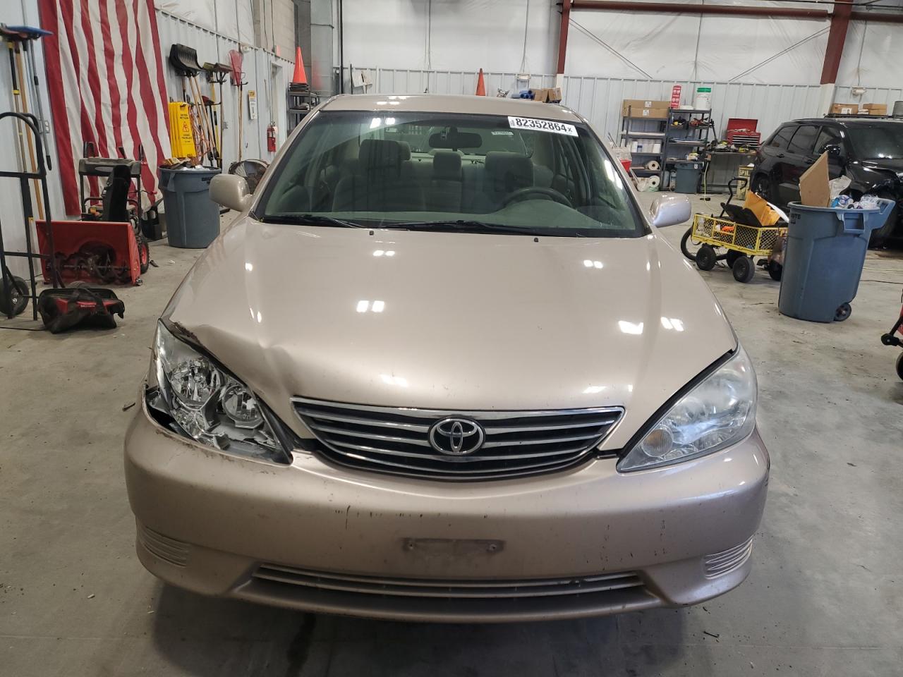 2005 Toyota Camry VIN 4T1BE32K55U952028 Copart auction photo, front end / side damage thumbnail 5
