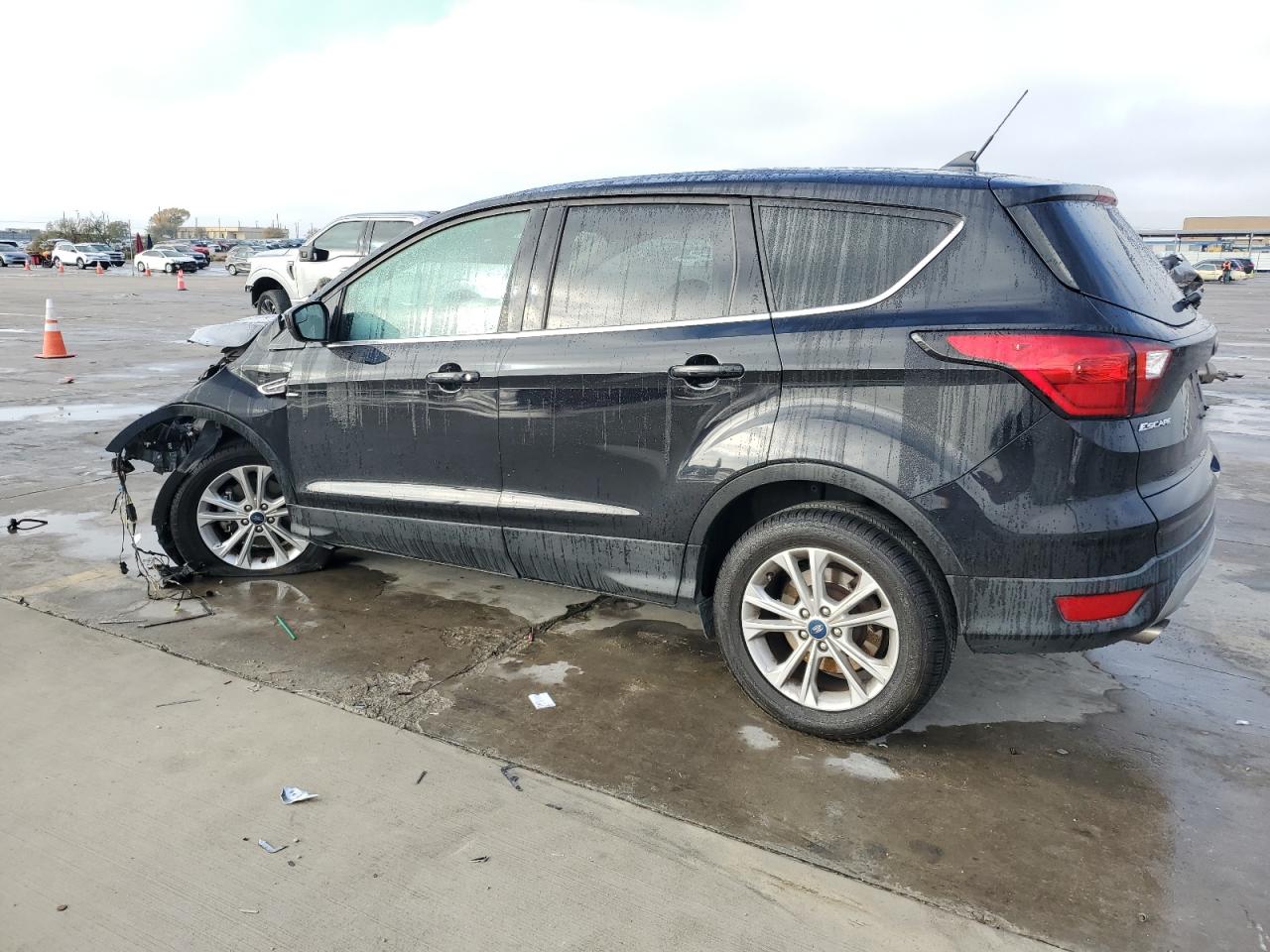 2019 Ford Escape VIN 1FMCU0GD0KUA63651 Copart auction photo, front end damage thumbnail 2