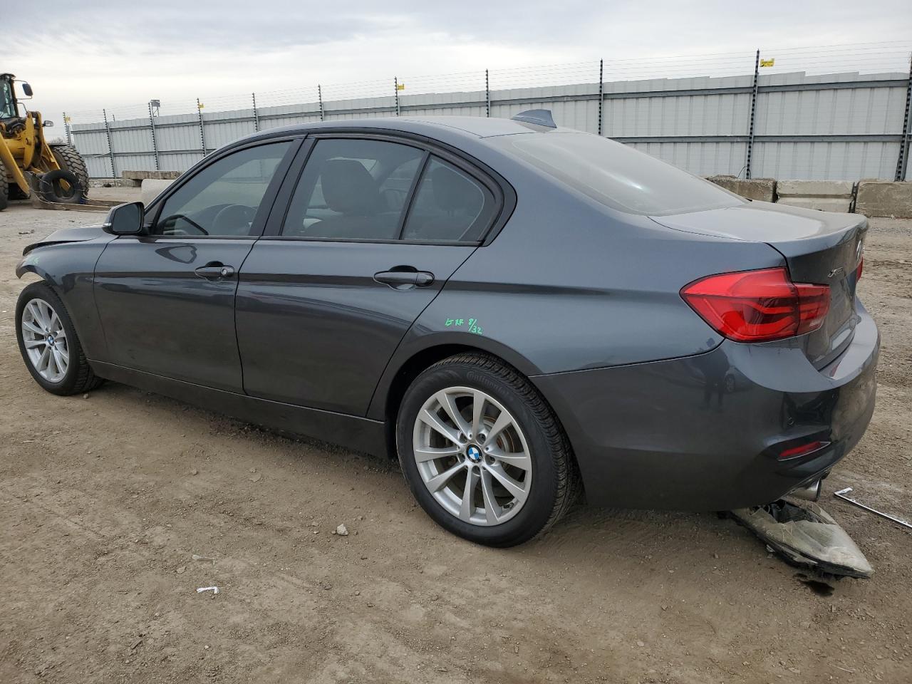 2017 BMW 3er VIN WBA8E5G37HNU45221 Copart auction photo, front end damage thumbnail 2