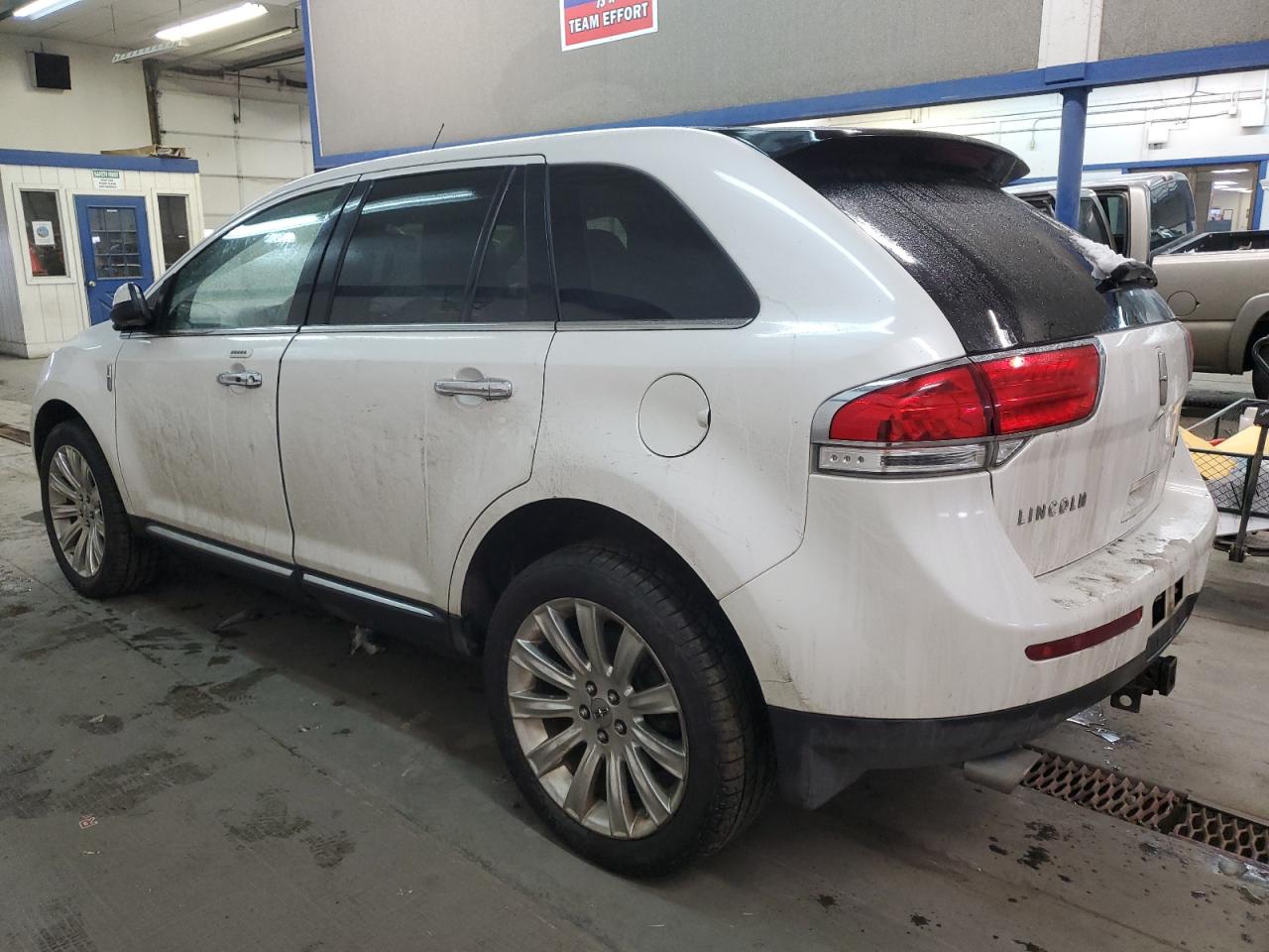 2011 Lincoln MKX VIN 2LMDJ8JK7BBJ27665 Copart auction photo, front end / undercarriage damage thumbnail 2