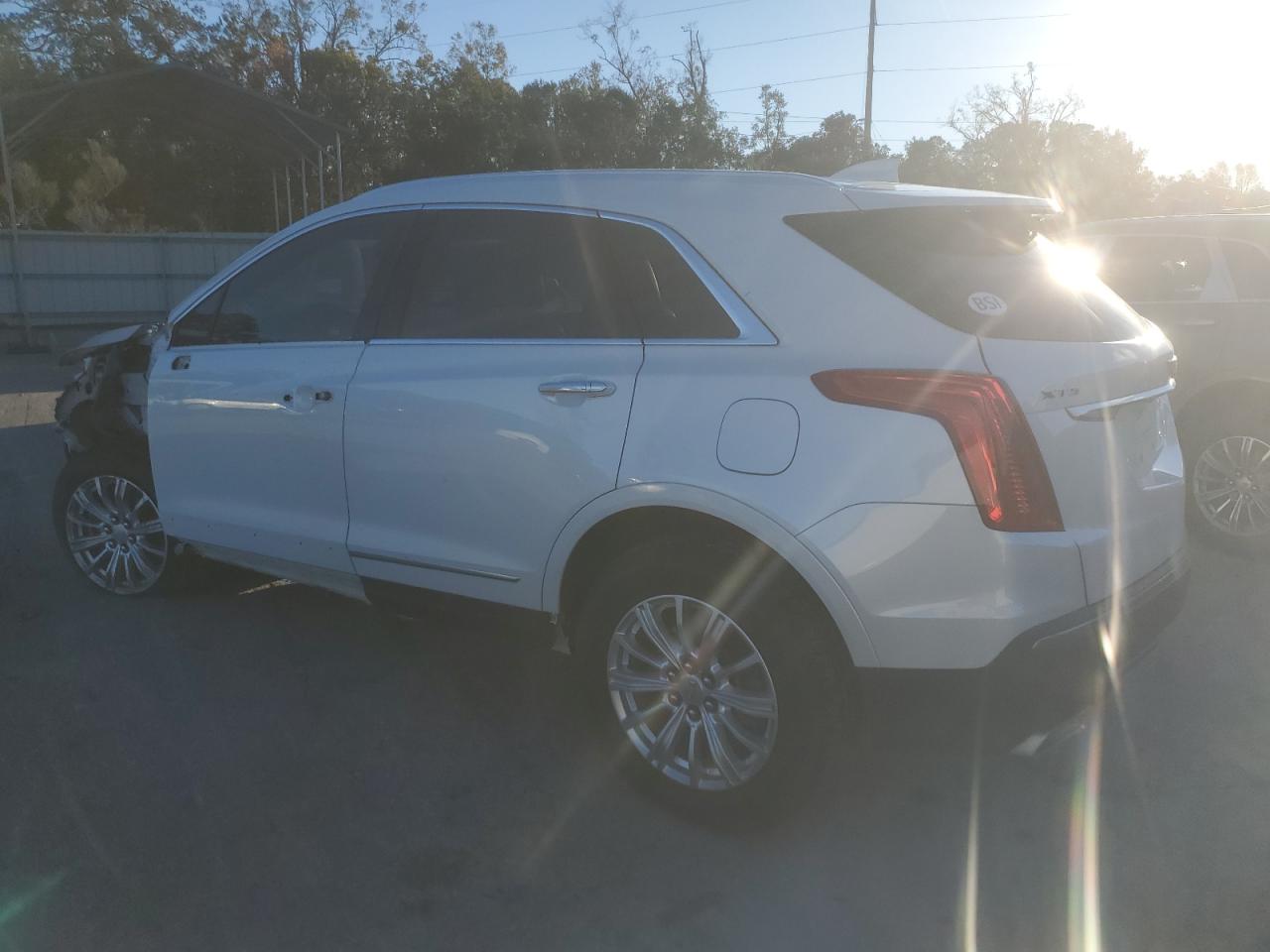 2017 Cadillac XT5 VIN 1GYKNARS6HZ326973 Copart auction photo, front end / side damage thumbnail 2