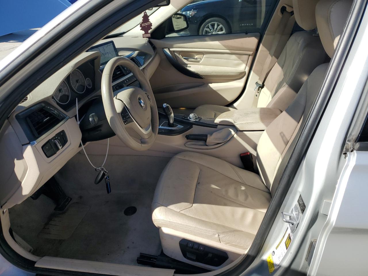 2013 BMW 3er VIN WBA3A5G54DNP26183 Copart auction photo, front end damage thumbnail 7