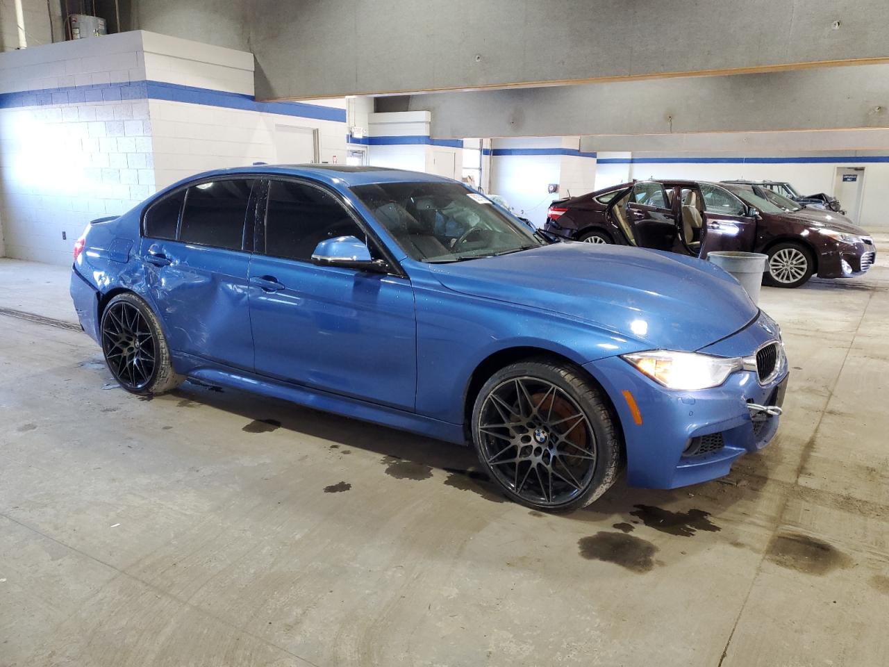2015 BMW 3er VIN WBA3B9C53FP705388 Copart auction photo, front end / all over damage thumbnail 4