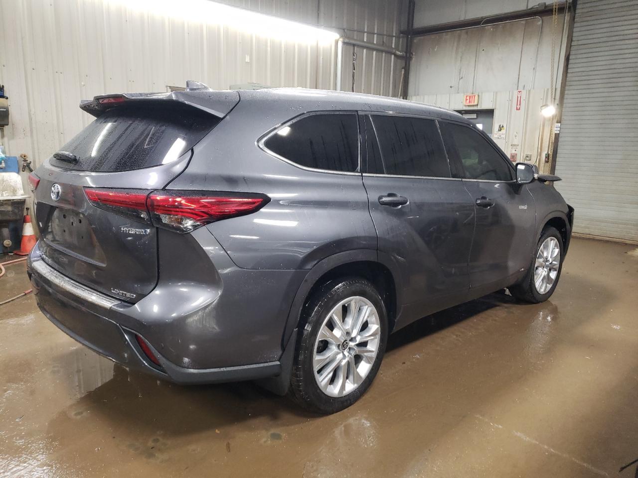2021 Toyota Highlander VIN 5TDXBRCH0MS522418 Copart auction photo, front end damage thumbnail 3