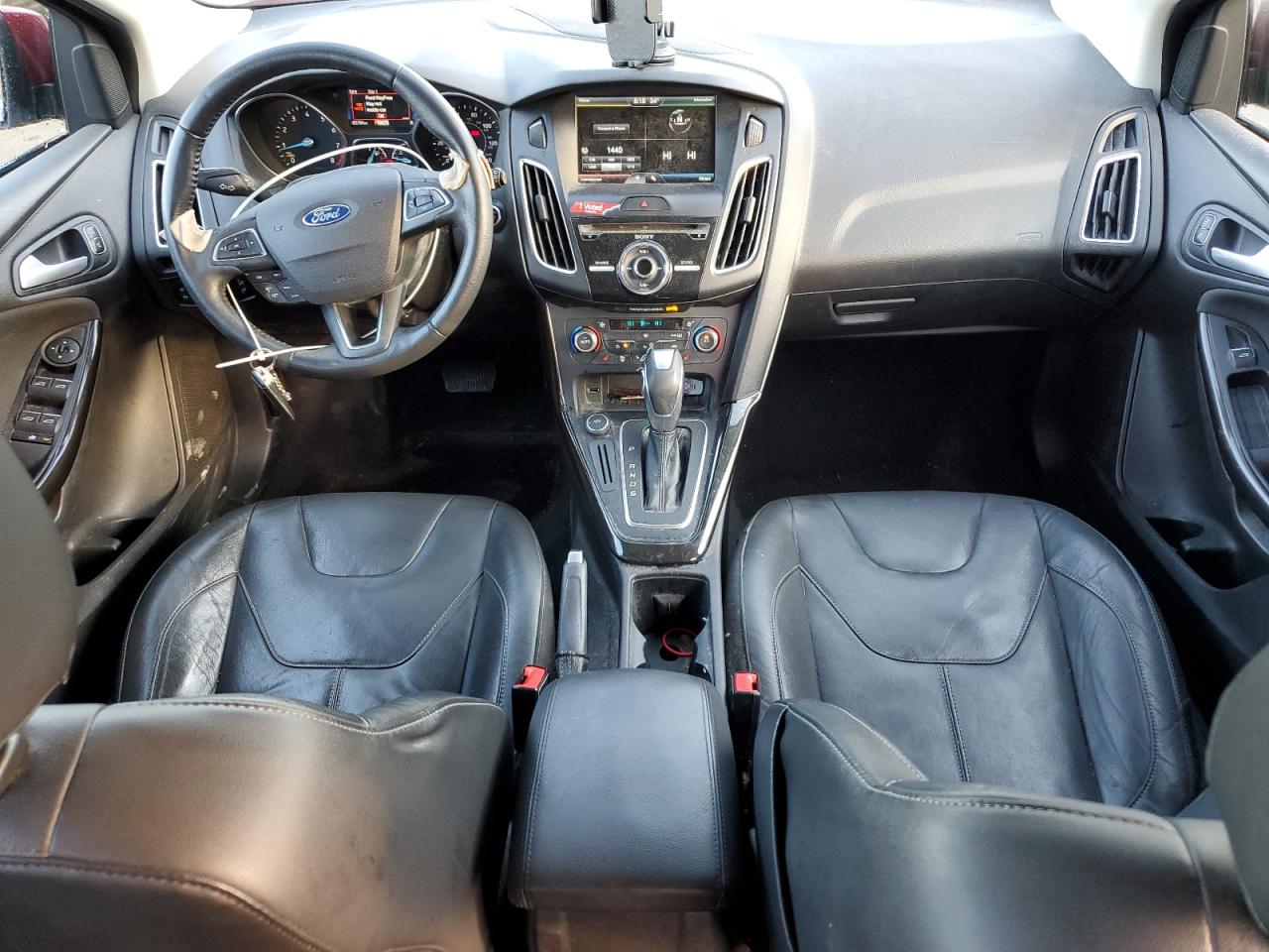 2015 Ford Focus VIN 1FADP3N2XFL372614 Copart auction photo, front end / minor dent/scratches damage thumbnail 8