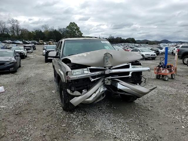 2003 Chevrolet Suburban VIN 3GNFK16Z43G105731 Copart auction photo, front end / mechanical damage thumbnail 11