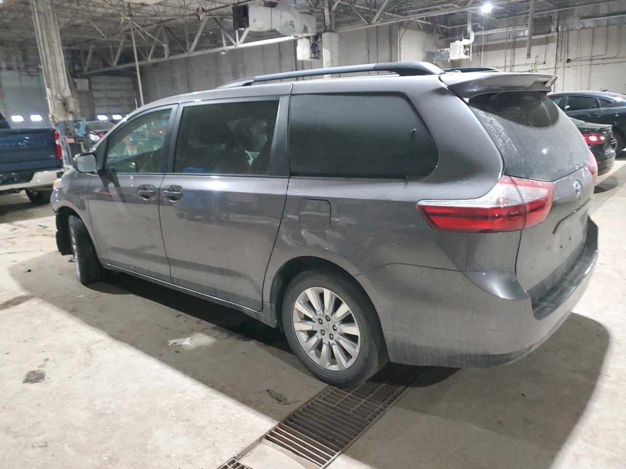 2015 Toyota Sienna VIN 5TDJK3DC0FS110475 Copart auction photo, front end damage thumbnail 2