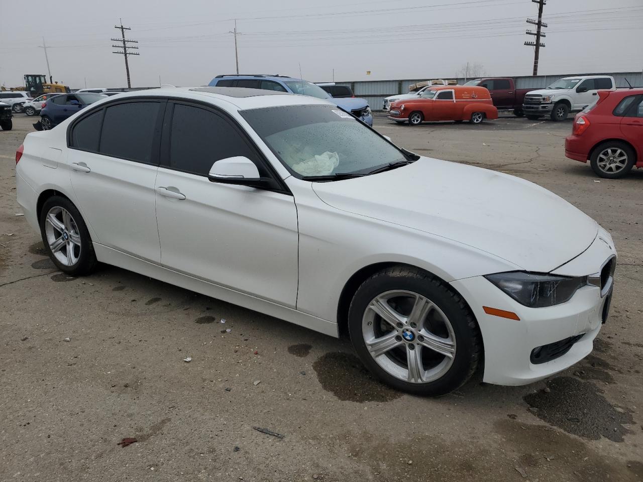 2013 BMW 3er VIN WBA3C3C56DF982422 Copart auction photo, front end damage thumbnail 4