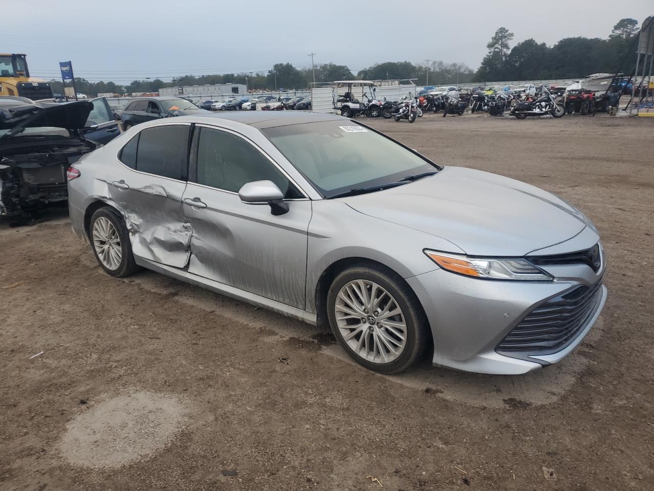 2018 Toyota Camry VIN 4T1B11HKXJU090569 Copart auction photo, side damage thumbnail 4