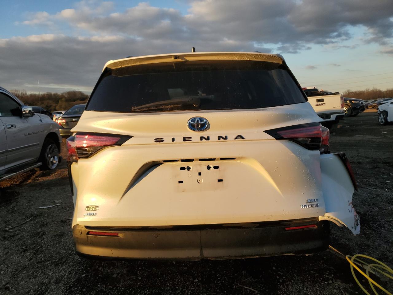 2021 Toyota Sienna VIN 5TDYSKFCXMS026652 Copart auction photo, all over damage thumbnail 6