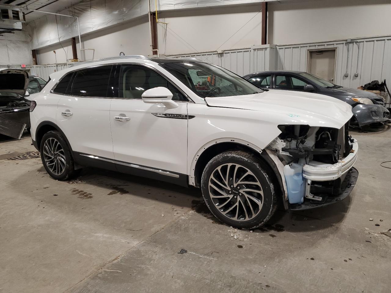2020 Lincoln Nautilus VIN 2LMPJ8K93LBL23399 Copart auction photo, front end / minor dent/scratches damage thumbnail 4