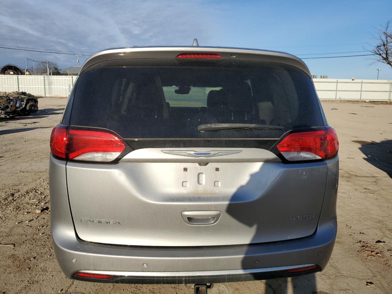 2018 Chrysler Pacifica VIN 2C4RC1GG8JR226303 Copart auction photo, side / rear end damage thumbnail 6