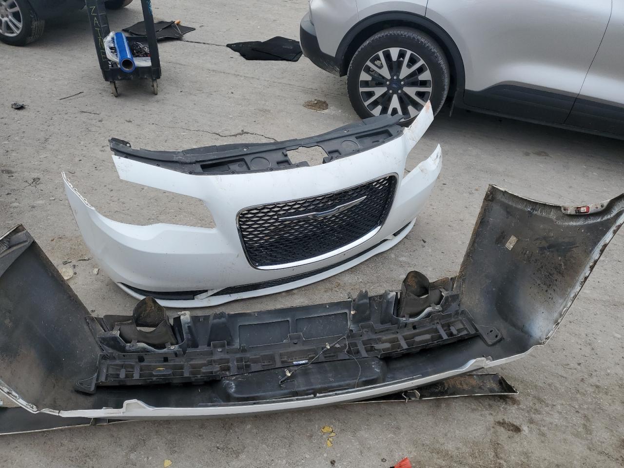 2015 Chrysler 300 VIN 2C3CCAAG8FH796639 Copart auction photo, all over damage thumbnail 14