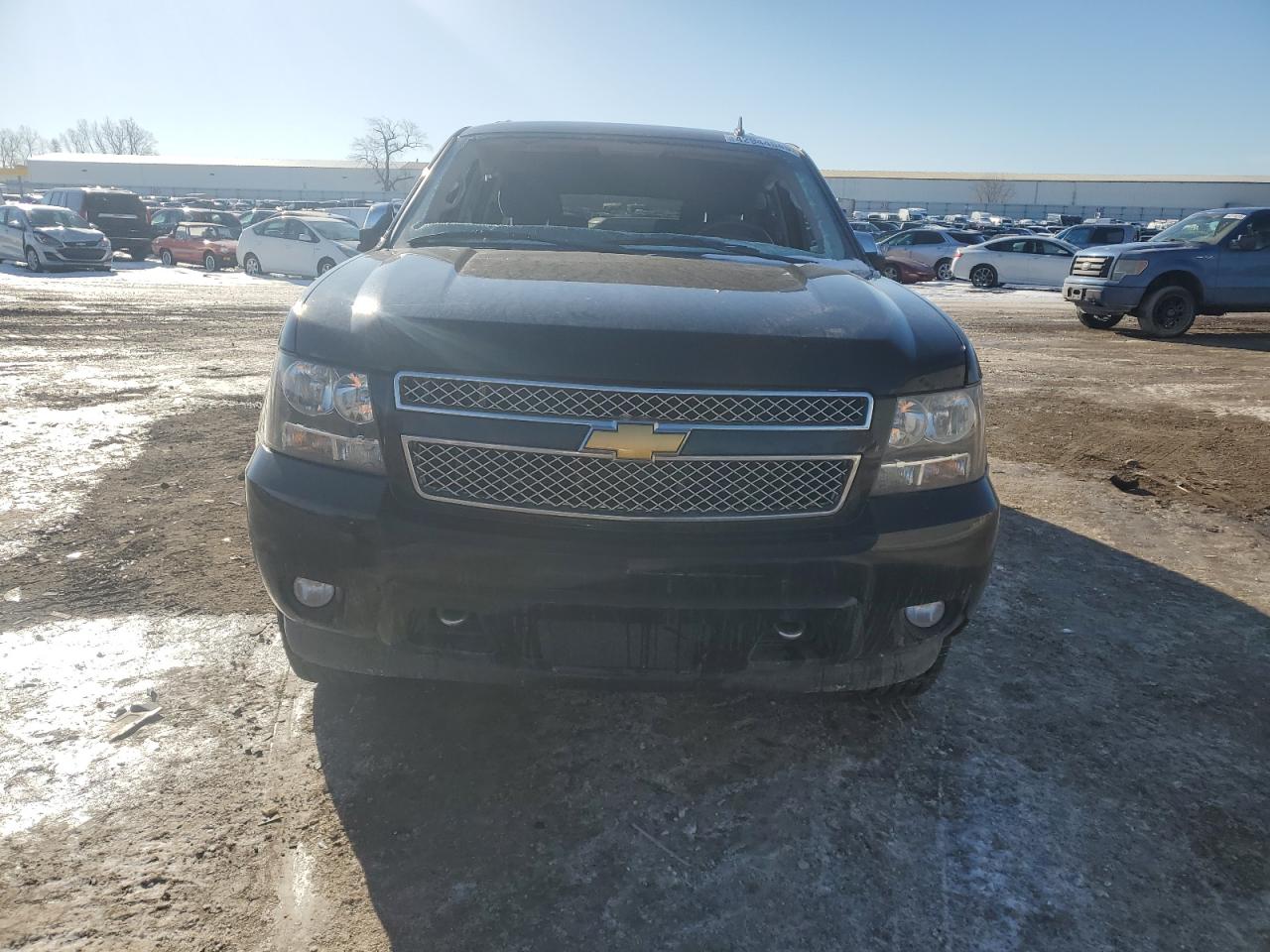 2013 Chevrolet Suburban VIN 1GNSKHE78DR274966 Copart auction photo, side / minor dent/scratches damage thumbnail 5
