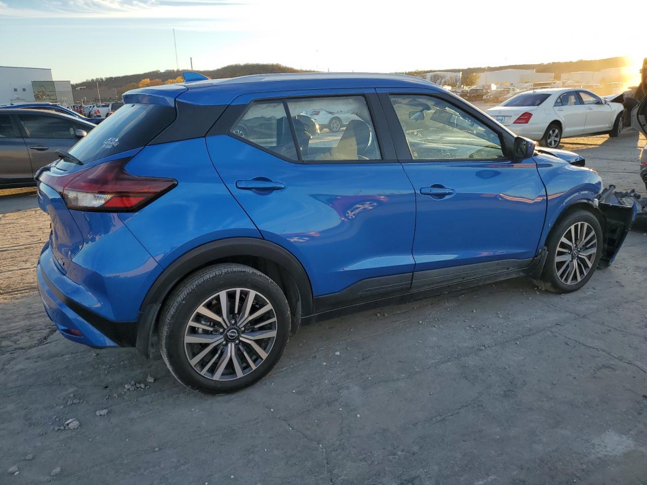 2022 Nissan Kicks VIN 3N1CP5CV0NL485220 Copart auction photo, front end / minor dent/scratches damage thumbnail 3