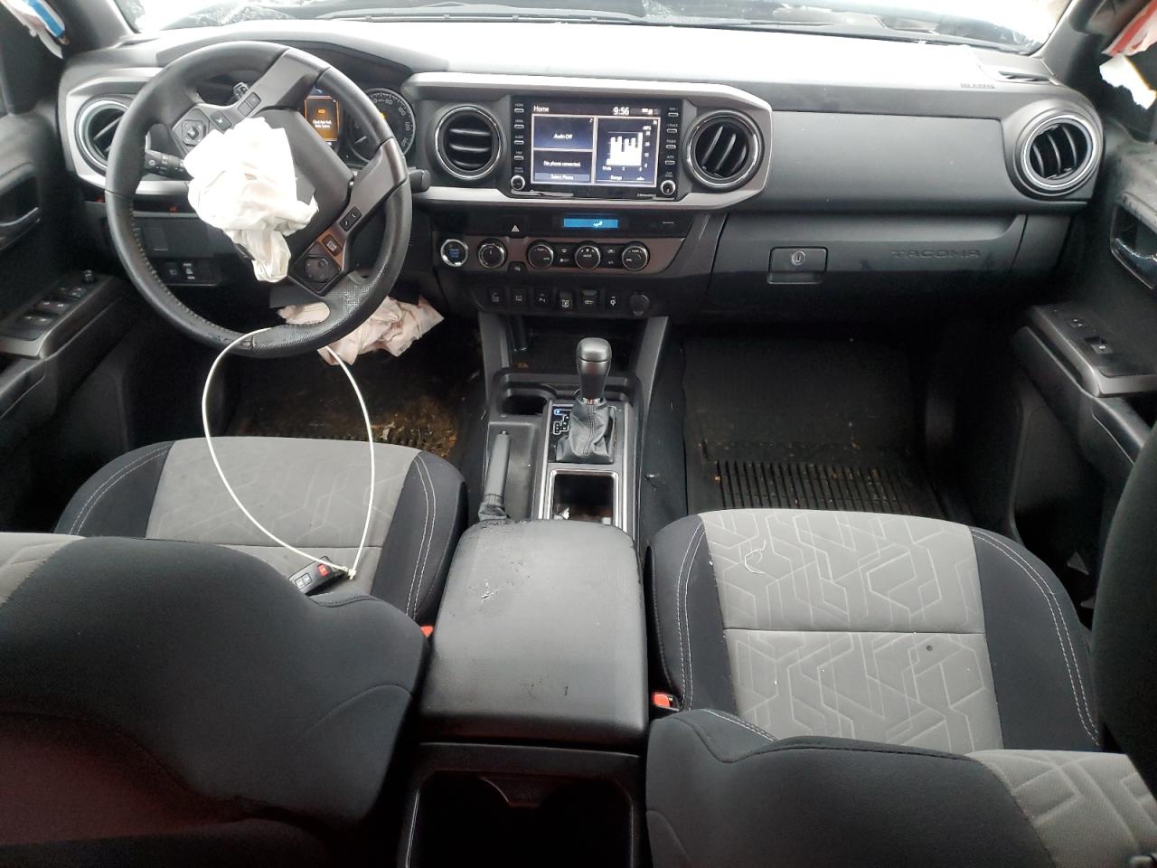 2022 Toyota Tacoma VIN 3TYCZ5AN2NT062647 Copart auction photo, front end / minor dent/scratches damage thumbnail 8