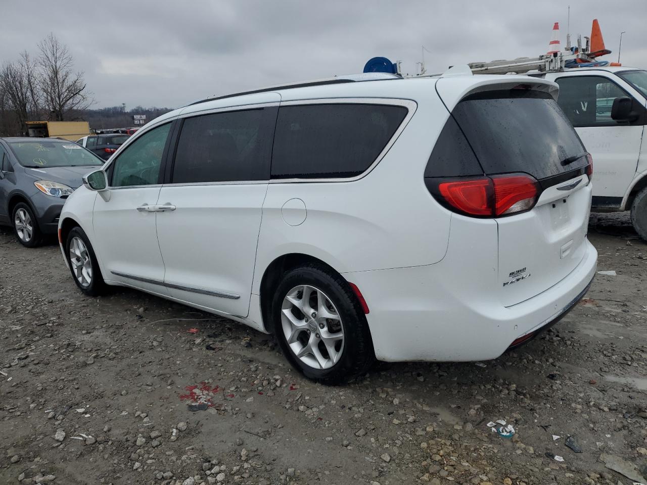 2020 Chrysler Pacifica VIN 2C4RC1GG6LR130835 Copart auction photo, front end damage thumbnail 2