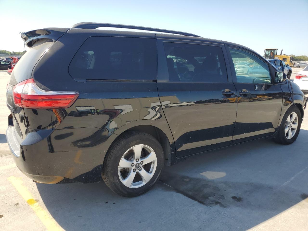 2019 Toyota Sienna VIN 5TDKZ3DC0KS994816 Copart auction photo, front end damage thumbnail 3