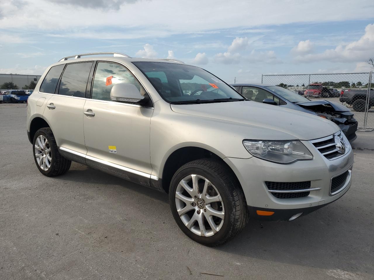 2008 Volkswagen Touareg VIN WVGCB77L88D044229 Copart auction photo, water/flood damage thumbnail 4