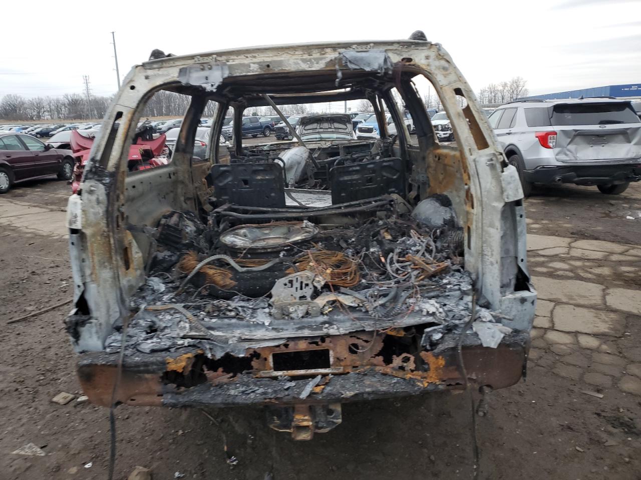 2003 Cadillac Escalade VIN 3GYFK66N63G279488 Copart auction photo, burn / missing/altered vin damage thumbnail 6