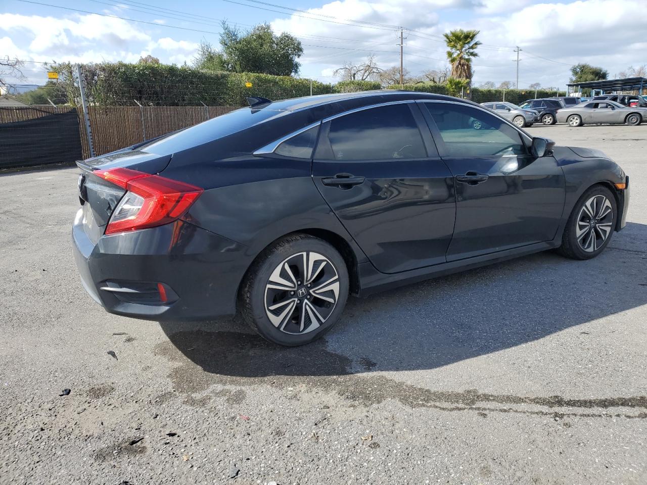 2017 Honda Civic VIN 19XFC1F37HE207318 Copart auction photo, front end damage thumbnail 3