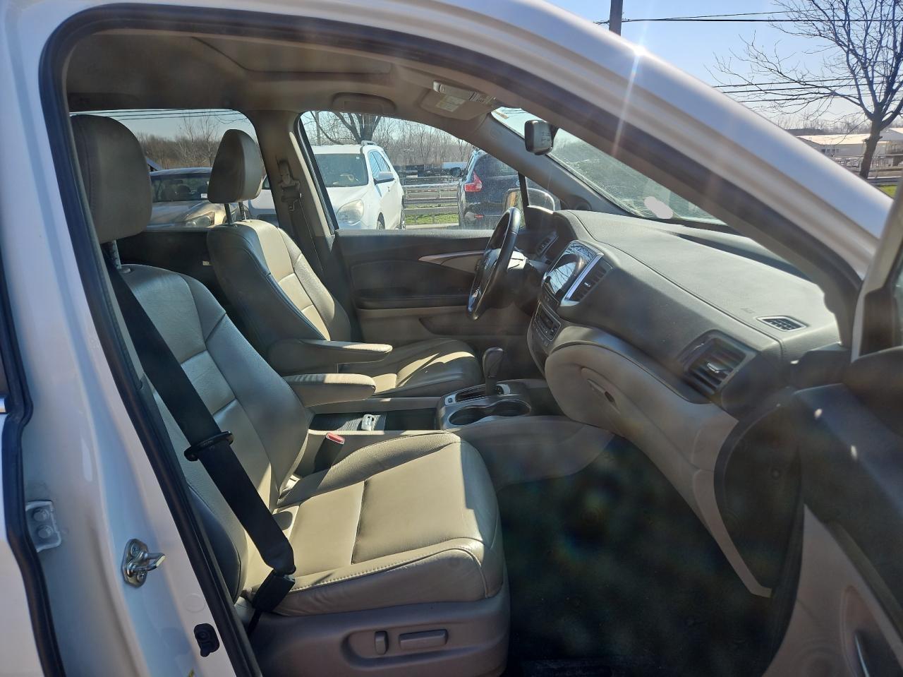 2016 Honda Pilot VIN 5FNYF6H56GB061594 Copart auction photo, normal wear / minor dent/scratches damage thumbnail 5
