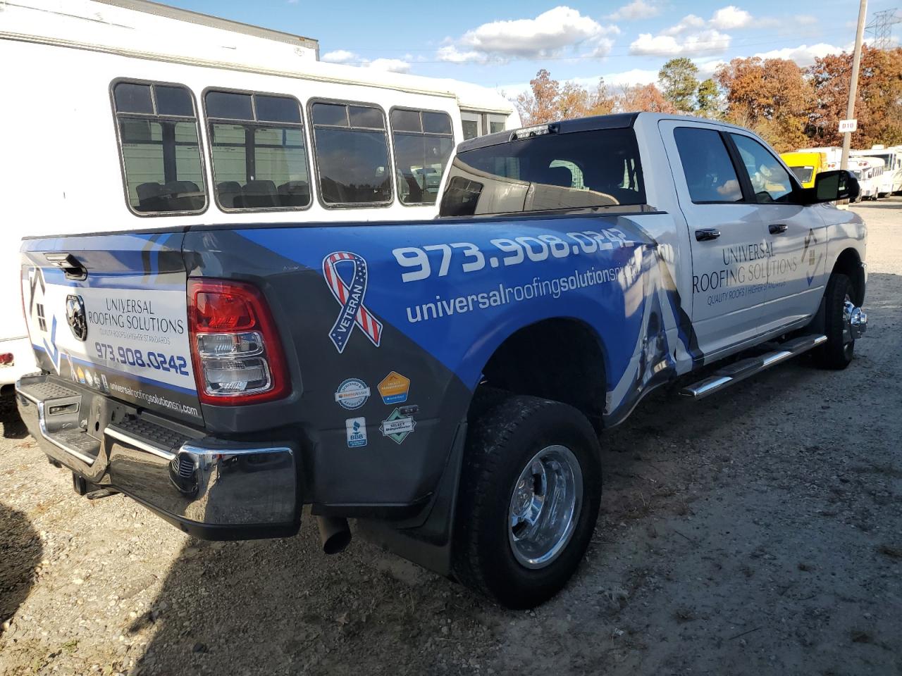2019 RAM 3500 VIN 3C63RRHL2KG638908 Copart auction photo, front end damage thumbnail 3