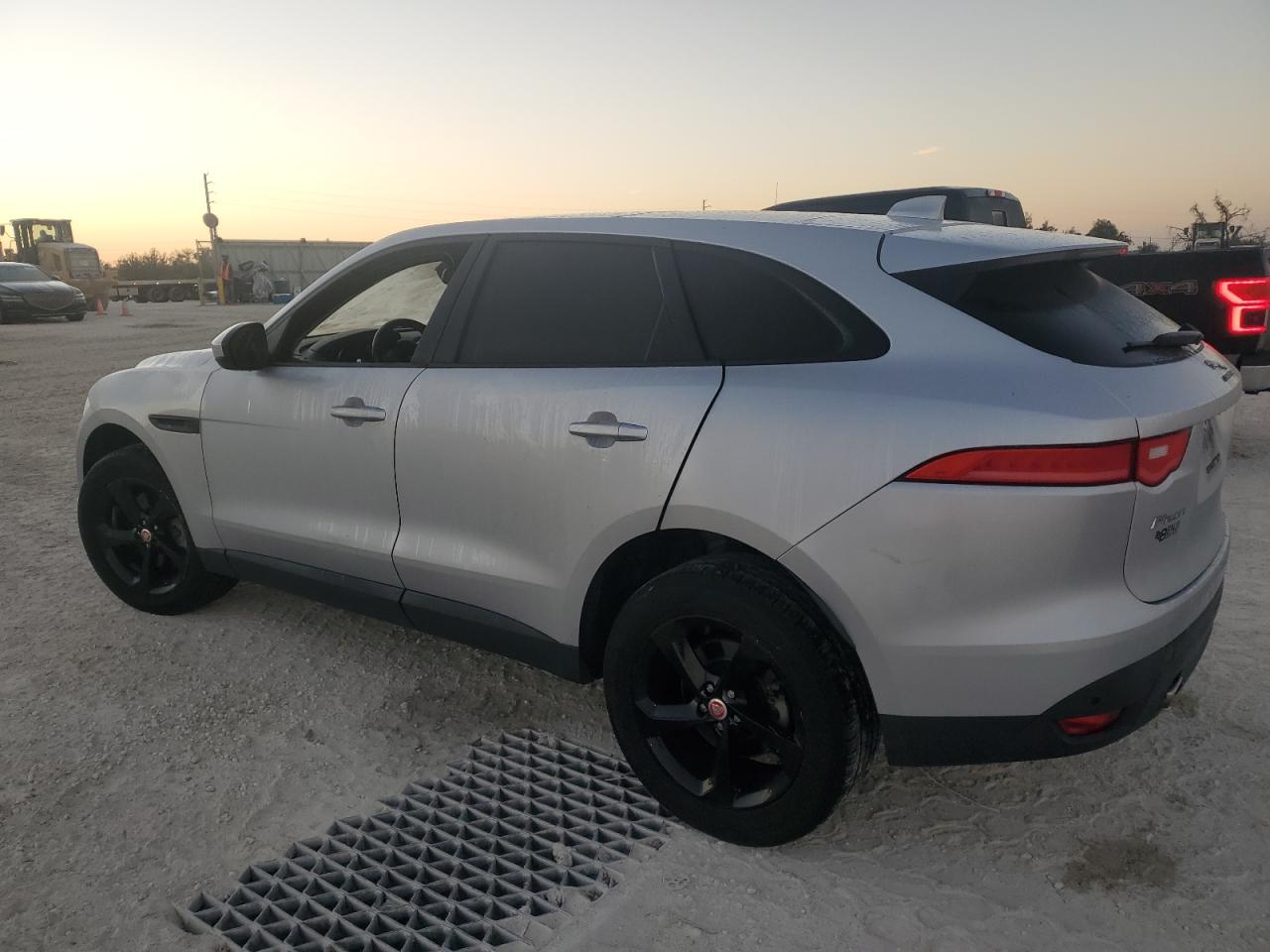 2017 Jaguar F-Pace VIN SADCJ2BV6HA075925 Copart auction photo, water/flood damage thumbnail 2