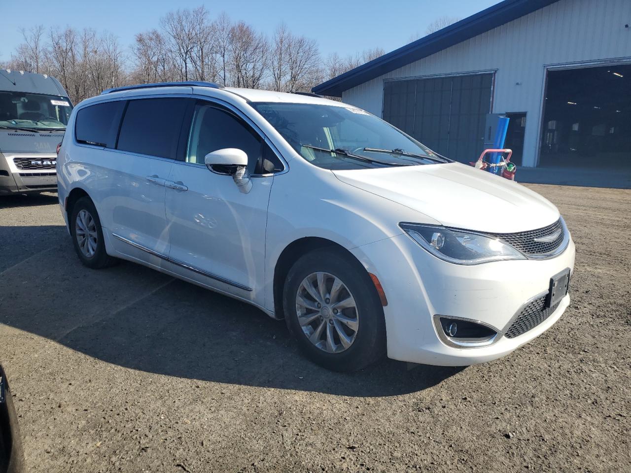 2018 Chrysler Pacifica VIN 2C4RC1BG2JR211321 Copart auction photo, minor dent/scratches damage thumbnail 4