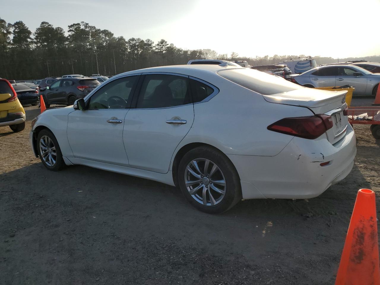 2018 Infiniti Q70 VIN JN1BY1AP6JM181170 Copart auction photo, water/flood damage thumbnail 2