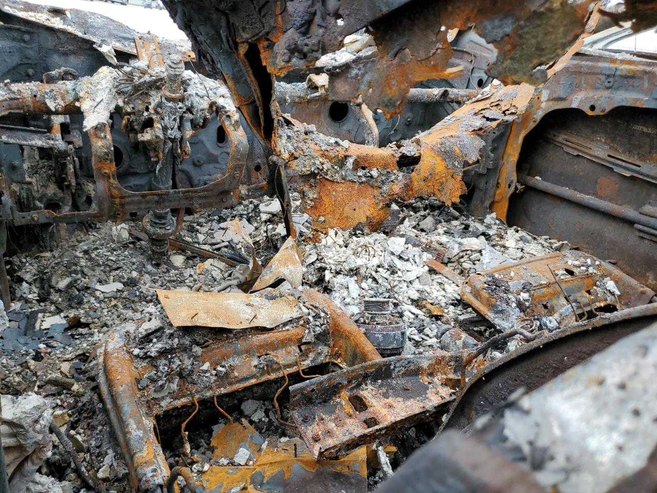 2016 KIA Sorento VIN 5XYPGDA39GG044268 Copart auction photo, burn damage thumbnail 8