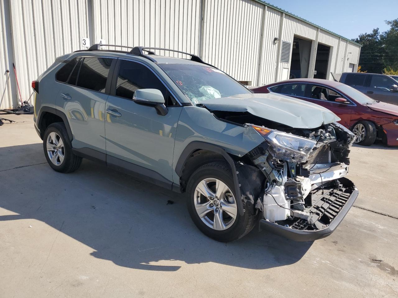 2021 Toyota RAV 4 VIN 2T3W1RFV6MW163168 Copart auction photo, front end damage thumbnail 4