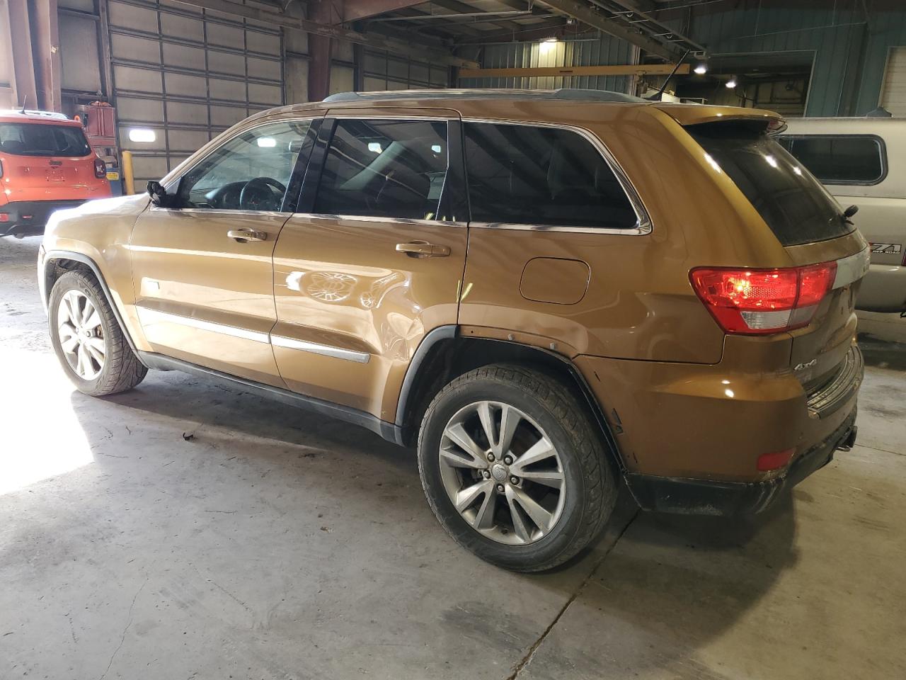 2011 Jeep Grand Cherokee VIN 1J4RR4GG6BC675290 Copart auction photo, rear end / minor dent/scratches damage thumbnail 2